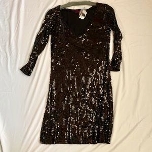 V-necked long sleeved fully sequined party dress!